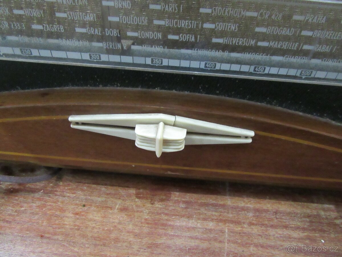 Nabízím staré radio Tesla Máj. Netestováno. Prodávám jako n - 3