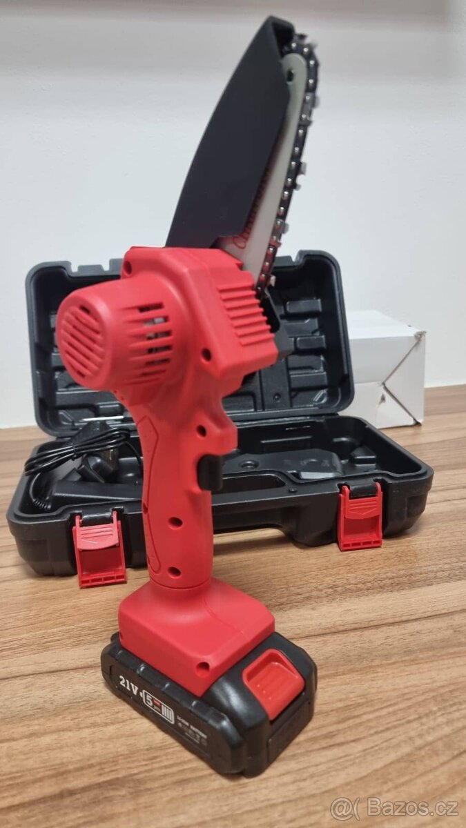 Prodám mini AKU řetězovou pilu na dřevo 21V + 2 baterky - 3