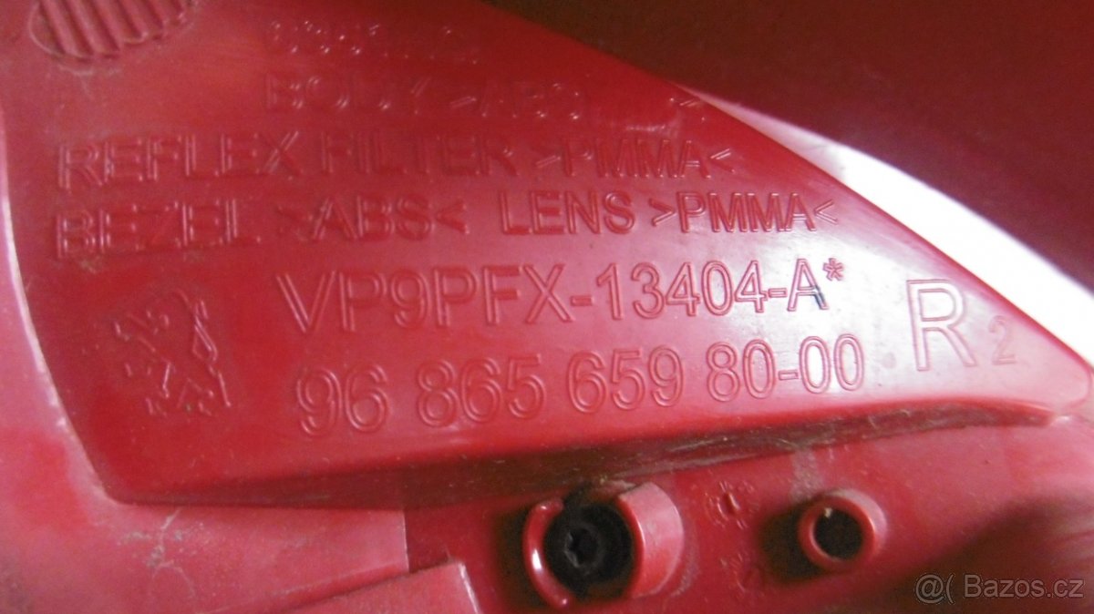 Pugeot 207 zadní světlo - 3