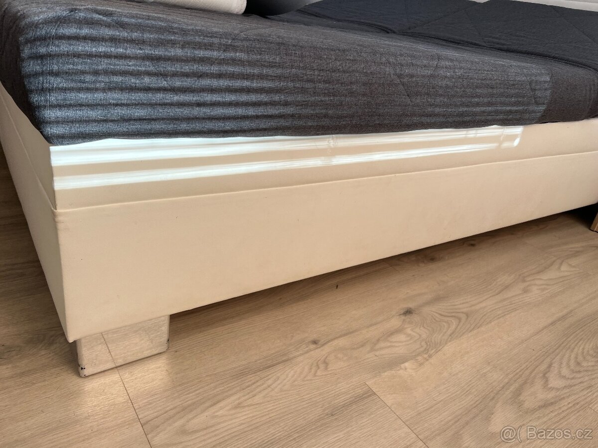 Čalouněná postel - 3