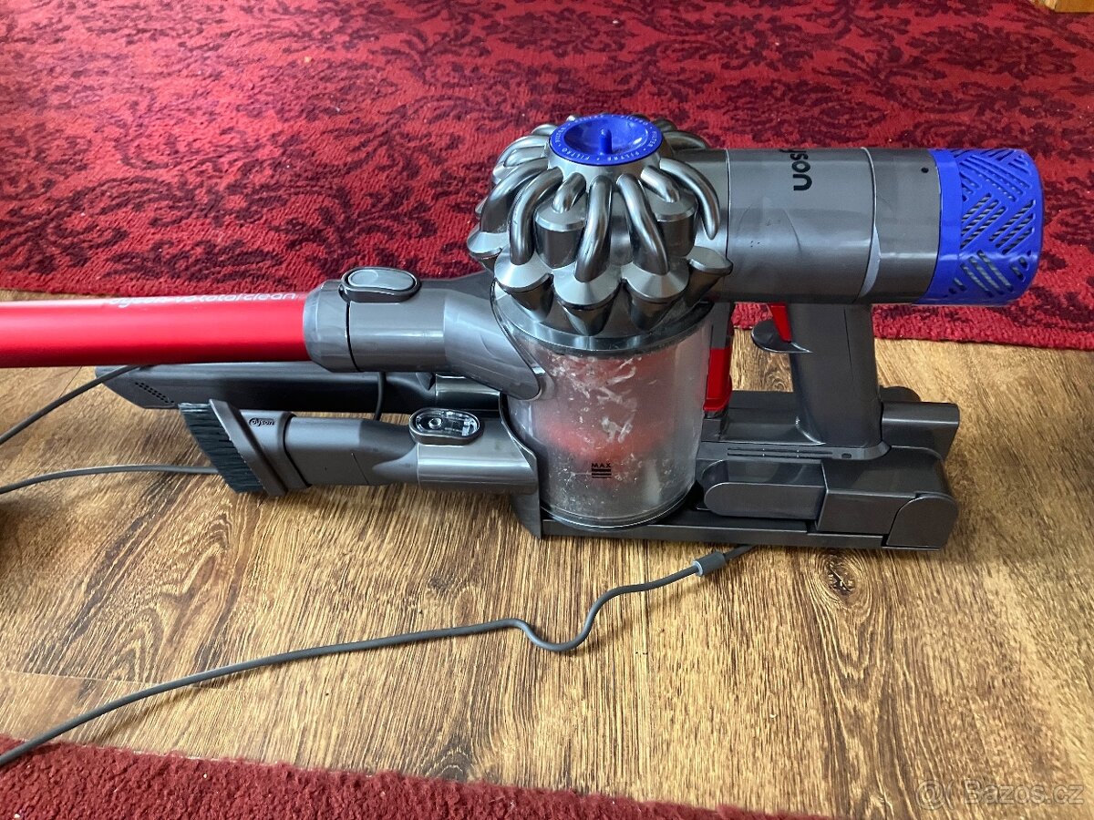 Tyčový vysavač Dyson - 3