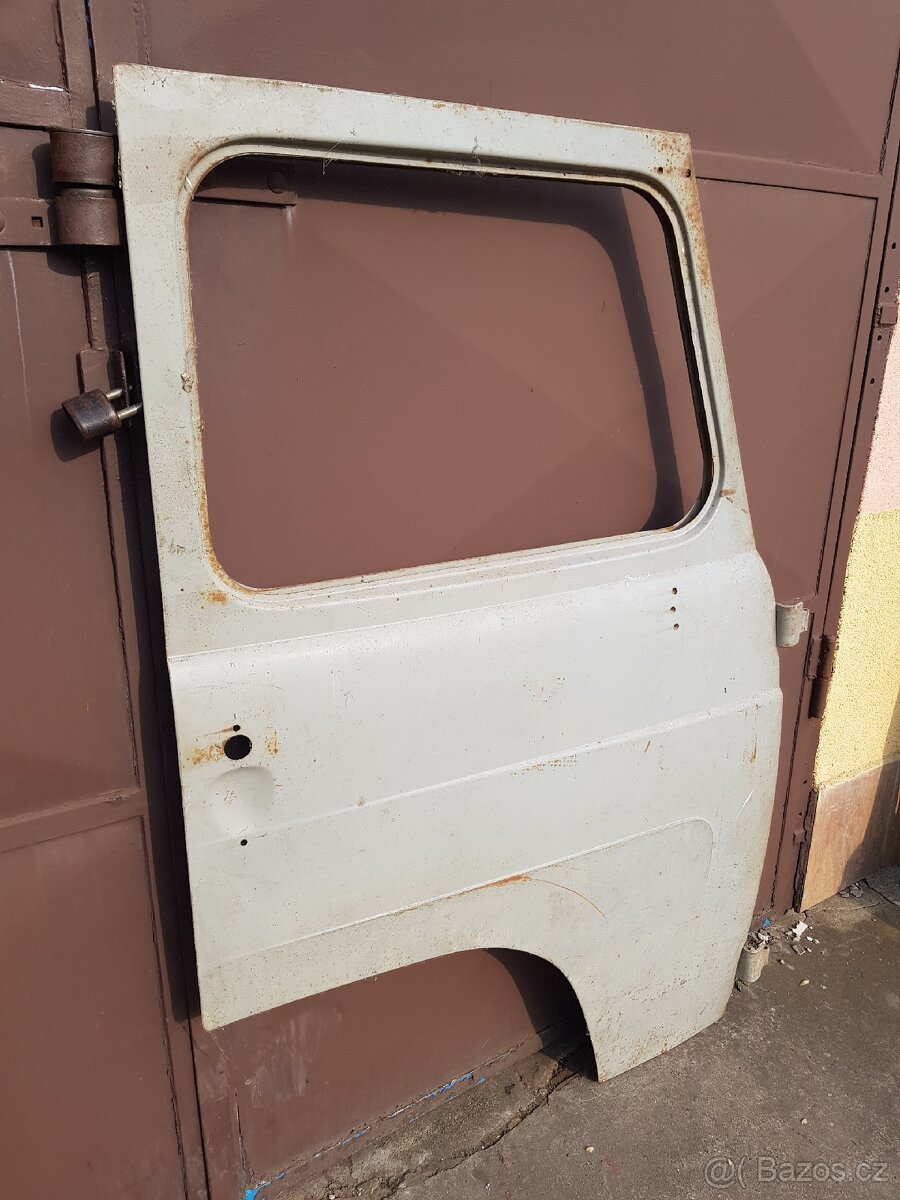 Avia nové pravé dveře - 3