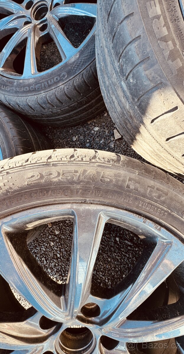 225/45R17 - 3