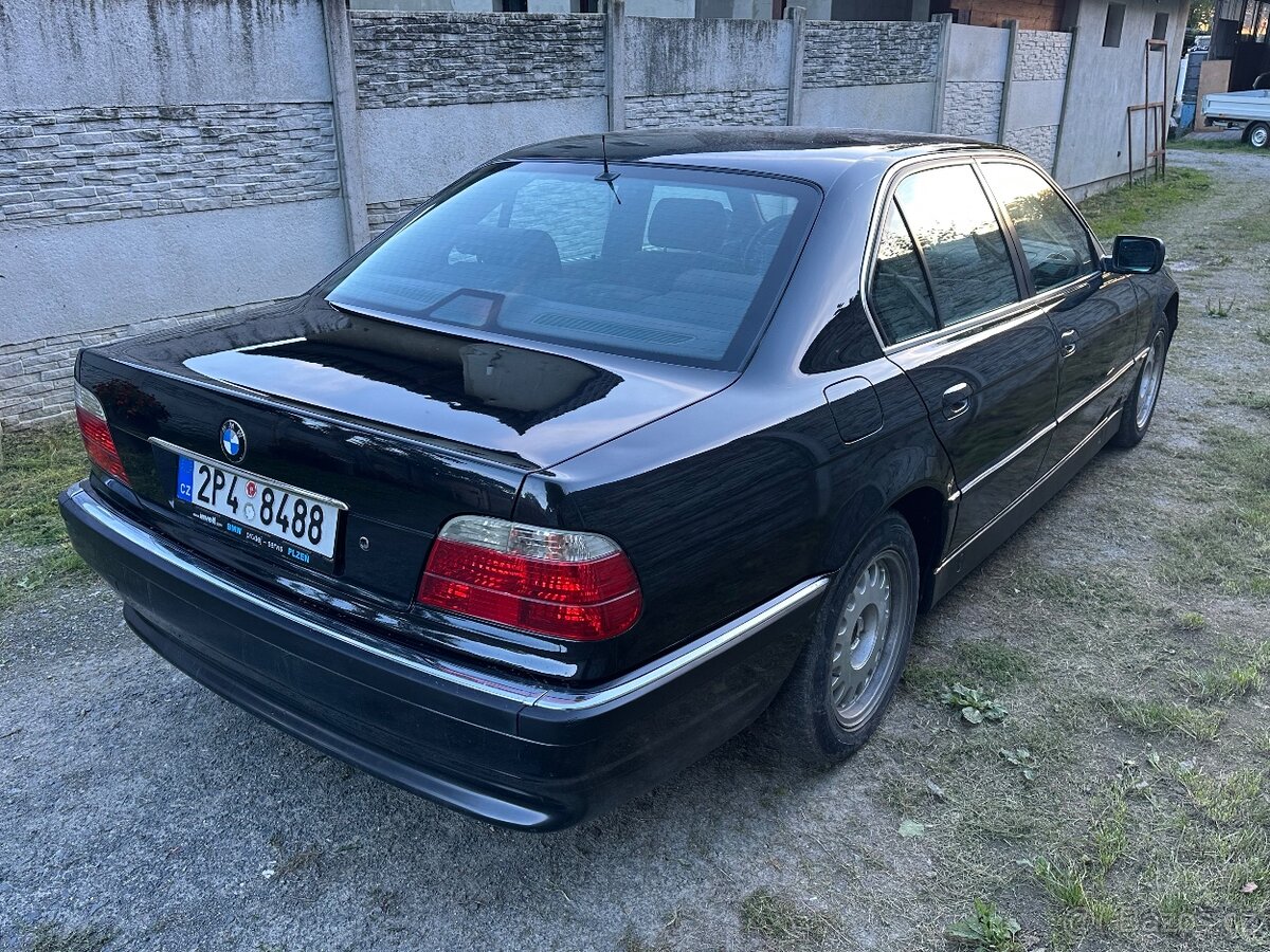 BMW e38 735i V8 manuál - 3