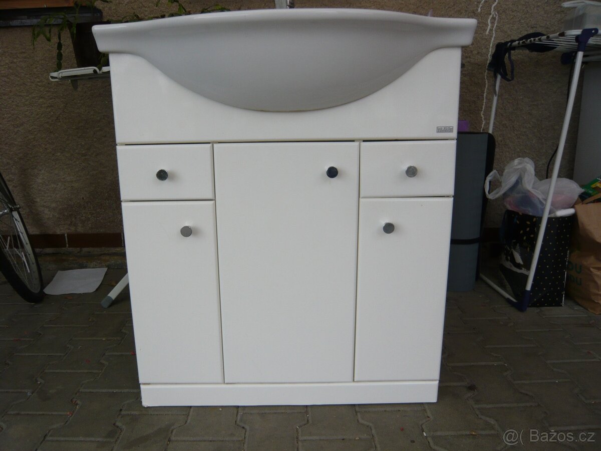 stolek umyvadlo zrcadlo - 3