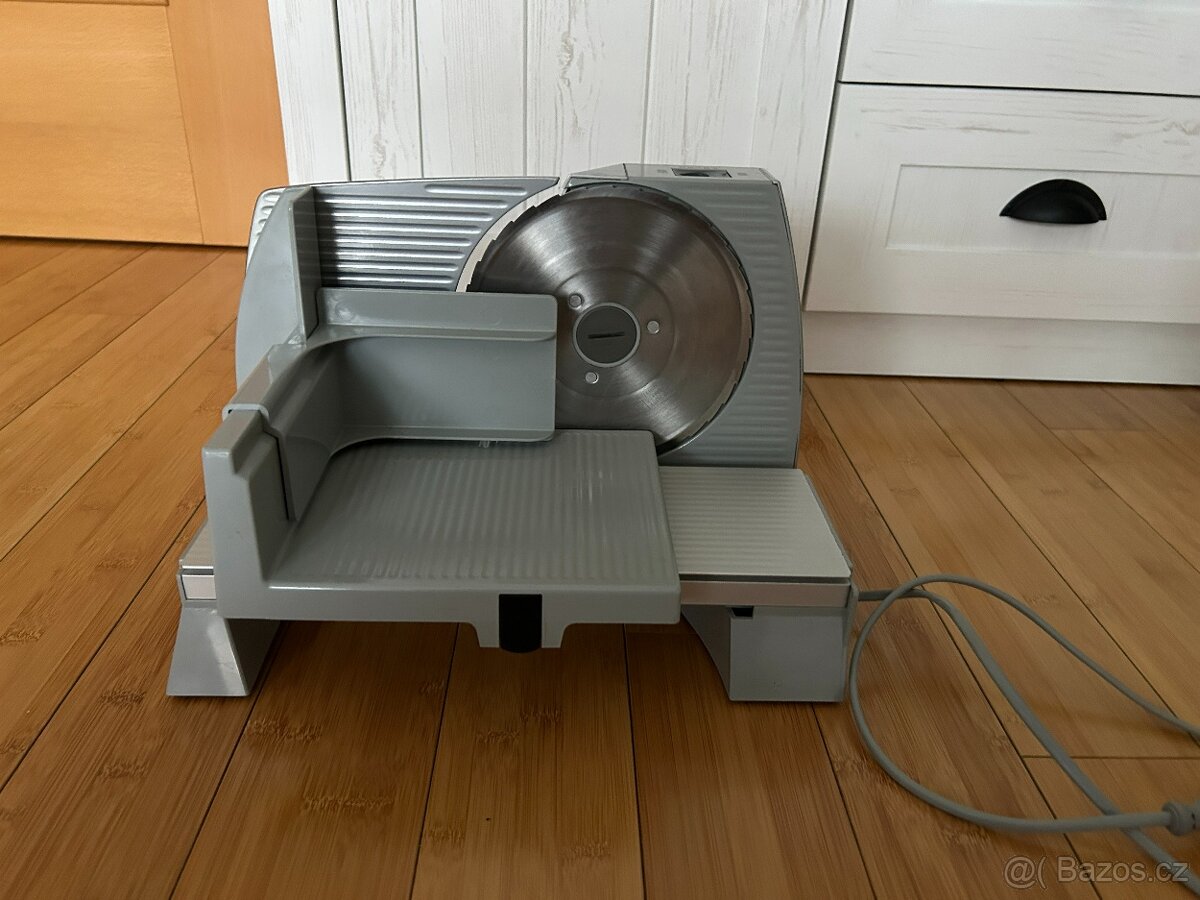 Elektrický kráječ potravin Graef - plně funkční - 3