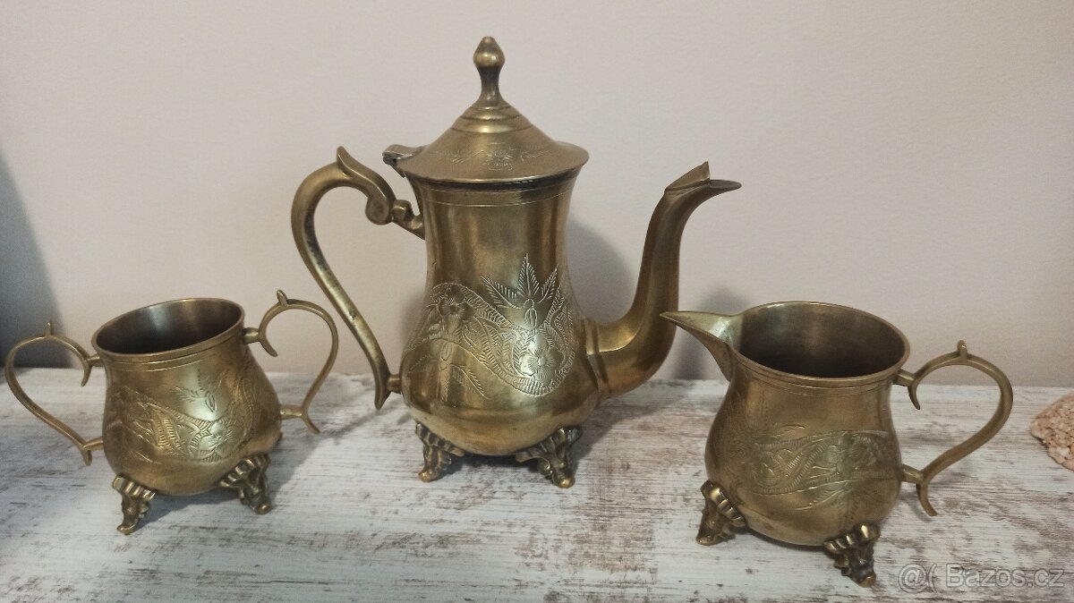 Starožitnosti -vazy a knihy, fotoapará - 3