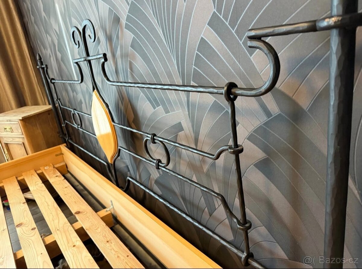 Prodám kovanou postel 180cm x 200cm - 3