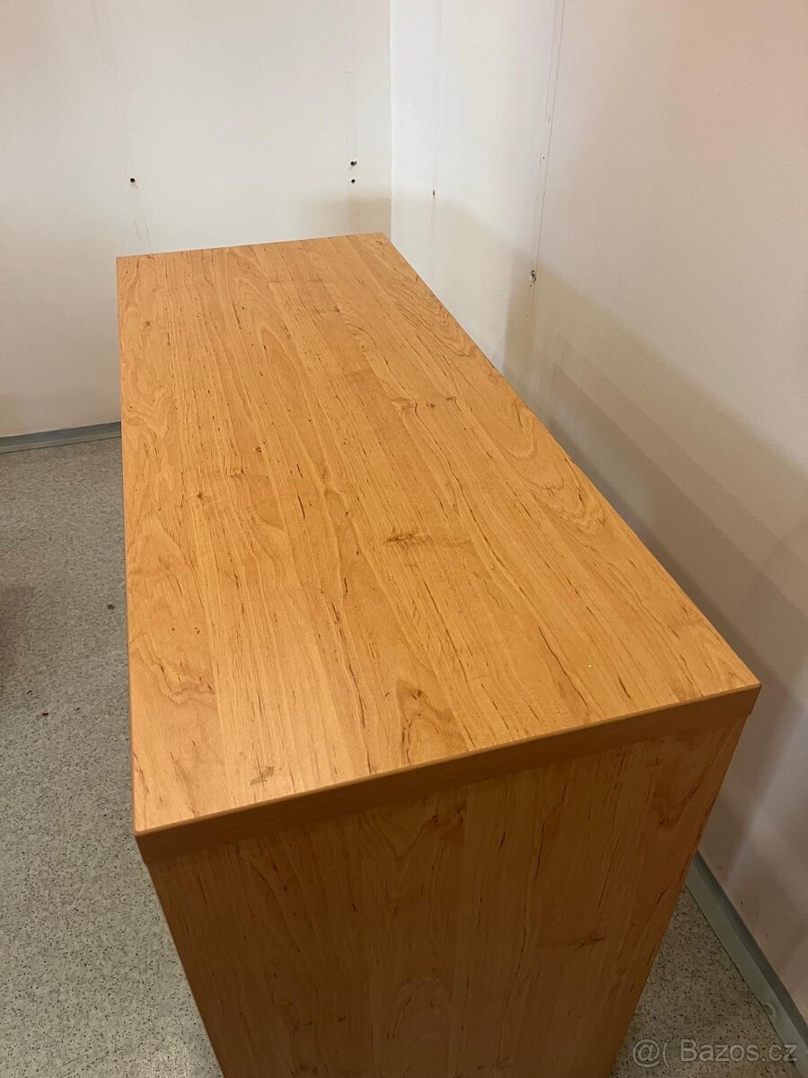 Dřevěný regál / skříňka s tyčí na ramínka - 3