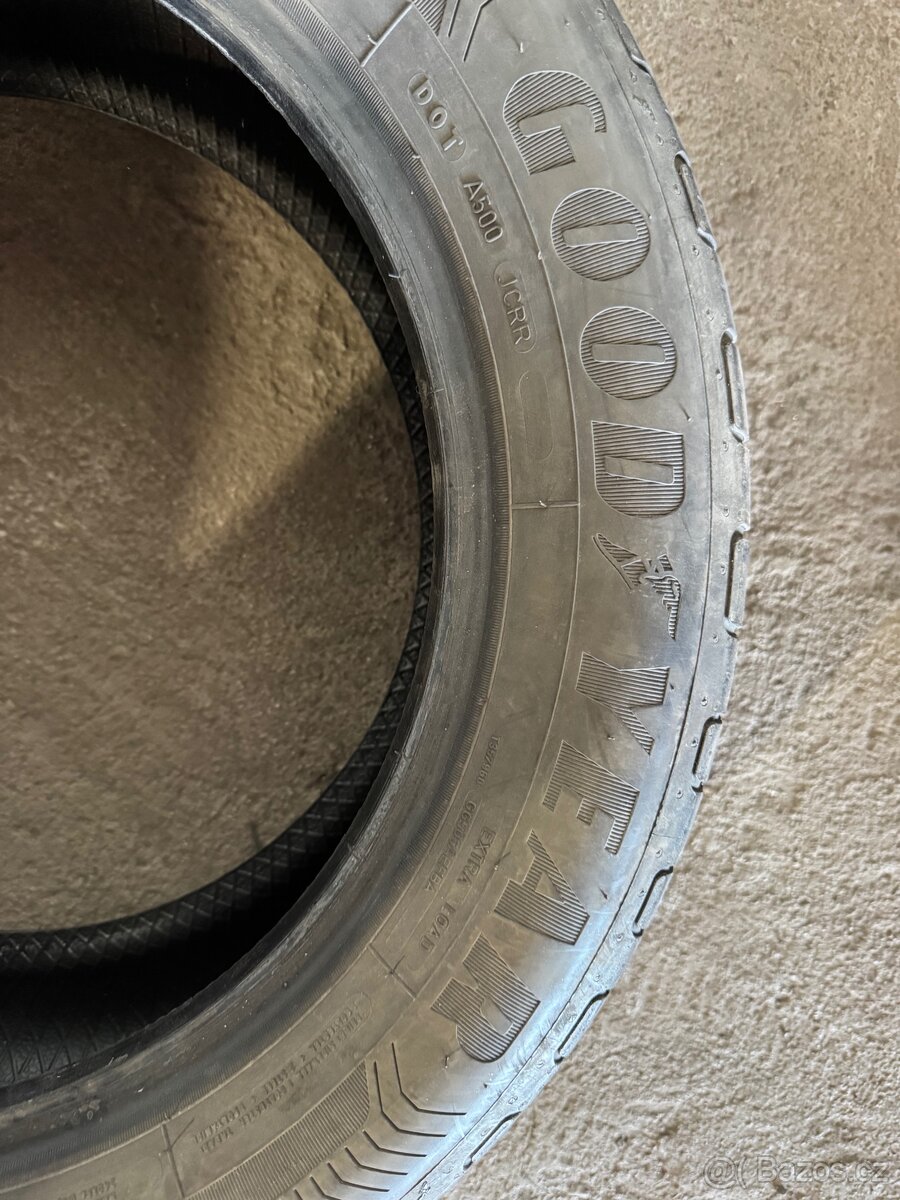 Goodyear 225/55r17 - 3