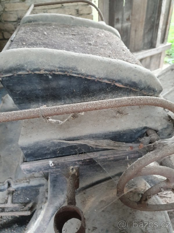 3 kočáry bryčky pro koně + postroje+lampy - 3