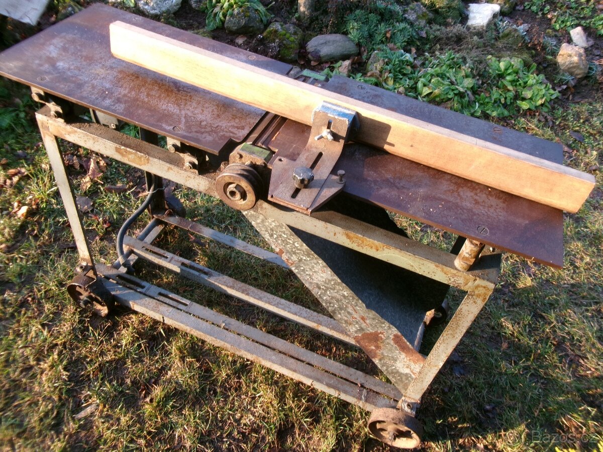 prodám hoblovku, staré nářadí-háky a další. Hoblovka bez mot - 3