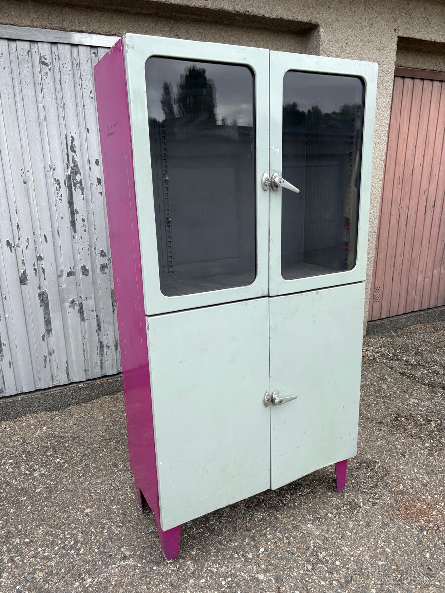 Lékařská skříň - 3