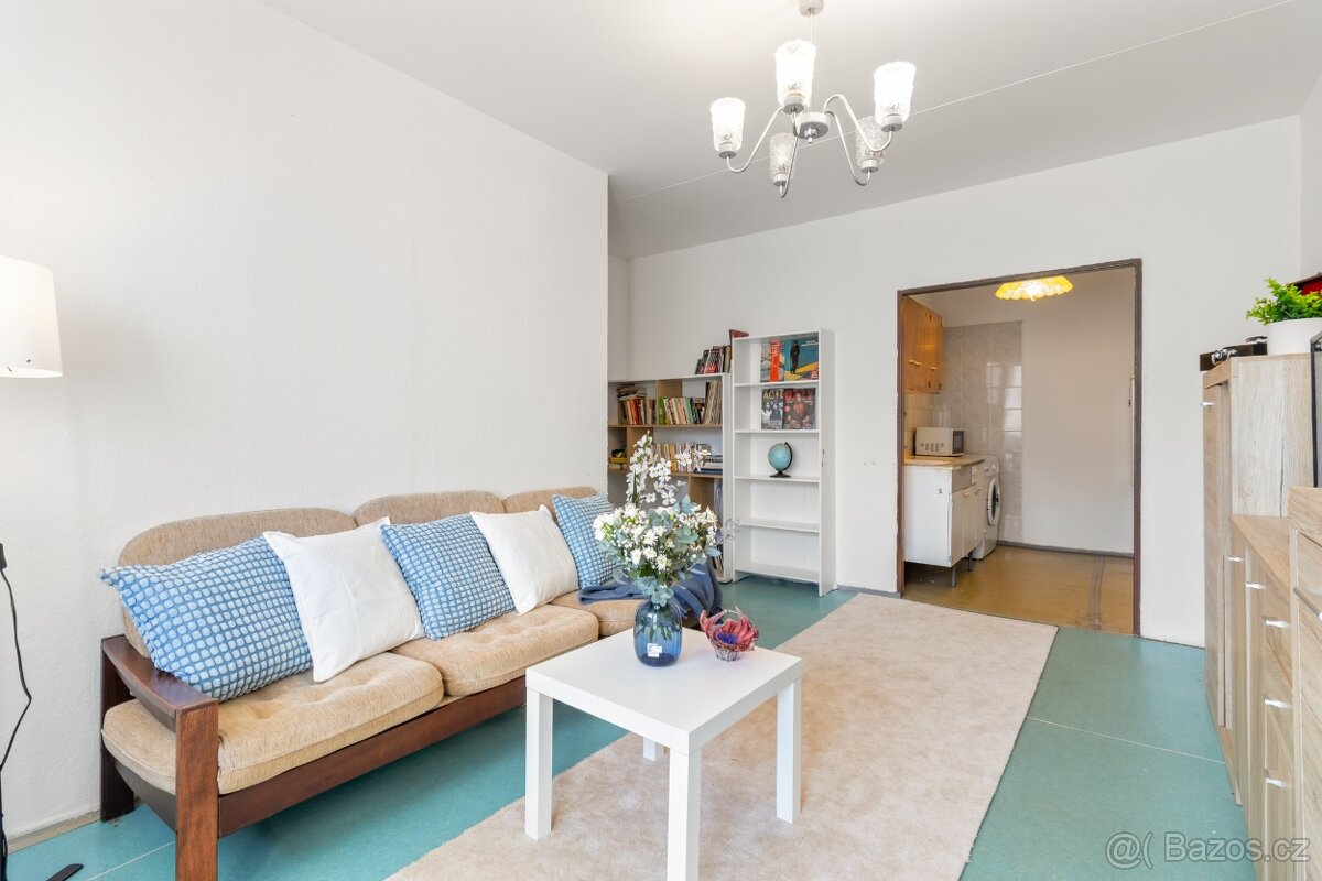 Prodej bytu 2kk s lodžií Praha 11 - 3