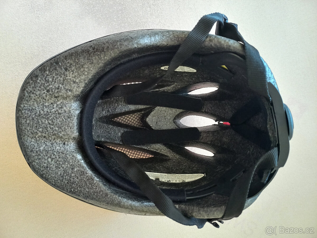 Prodám dětskou helmu a chrániče. - 3