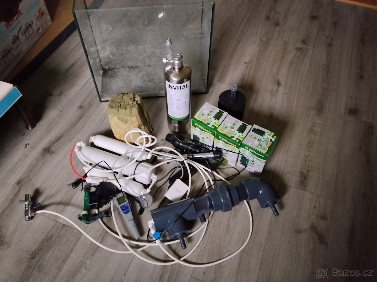 Prodám akvárium s příslušenstvím - 3