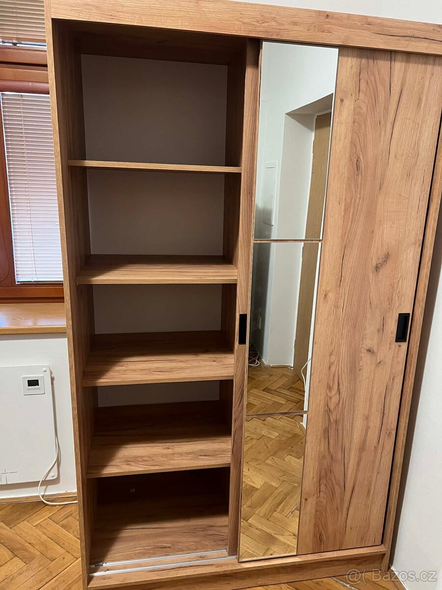 Skříň šatní - 3