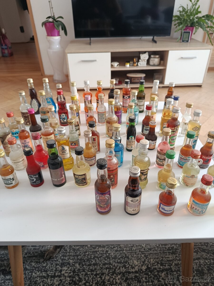 Sbírky lahviček alkoholu - 3