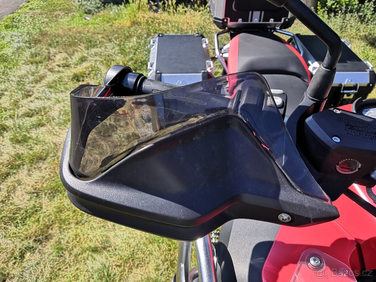 Černé zvýšení blástrů BMW - 3