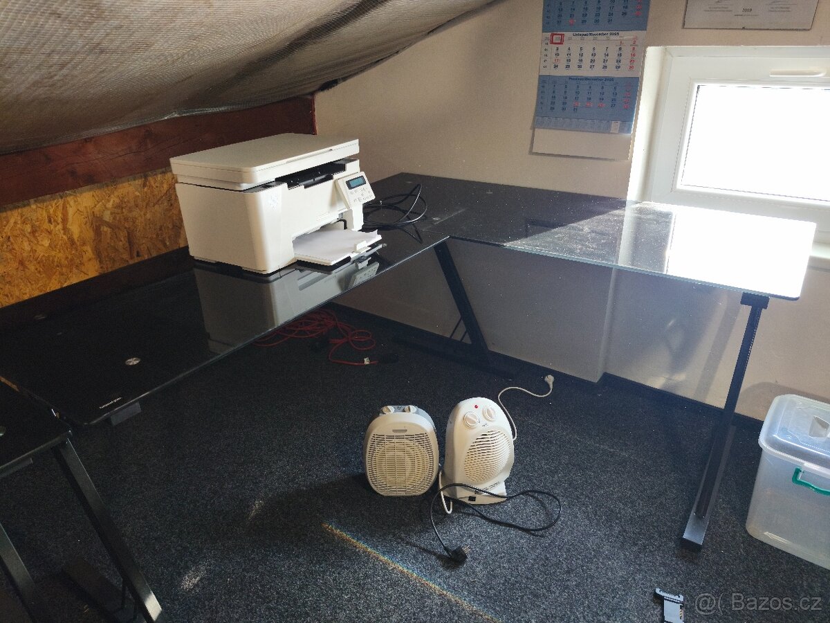 Kancelářský stůl skleněný - černý - 3