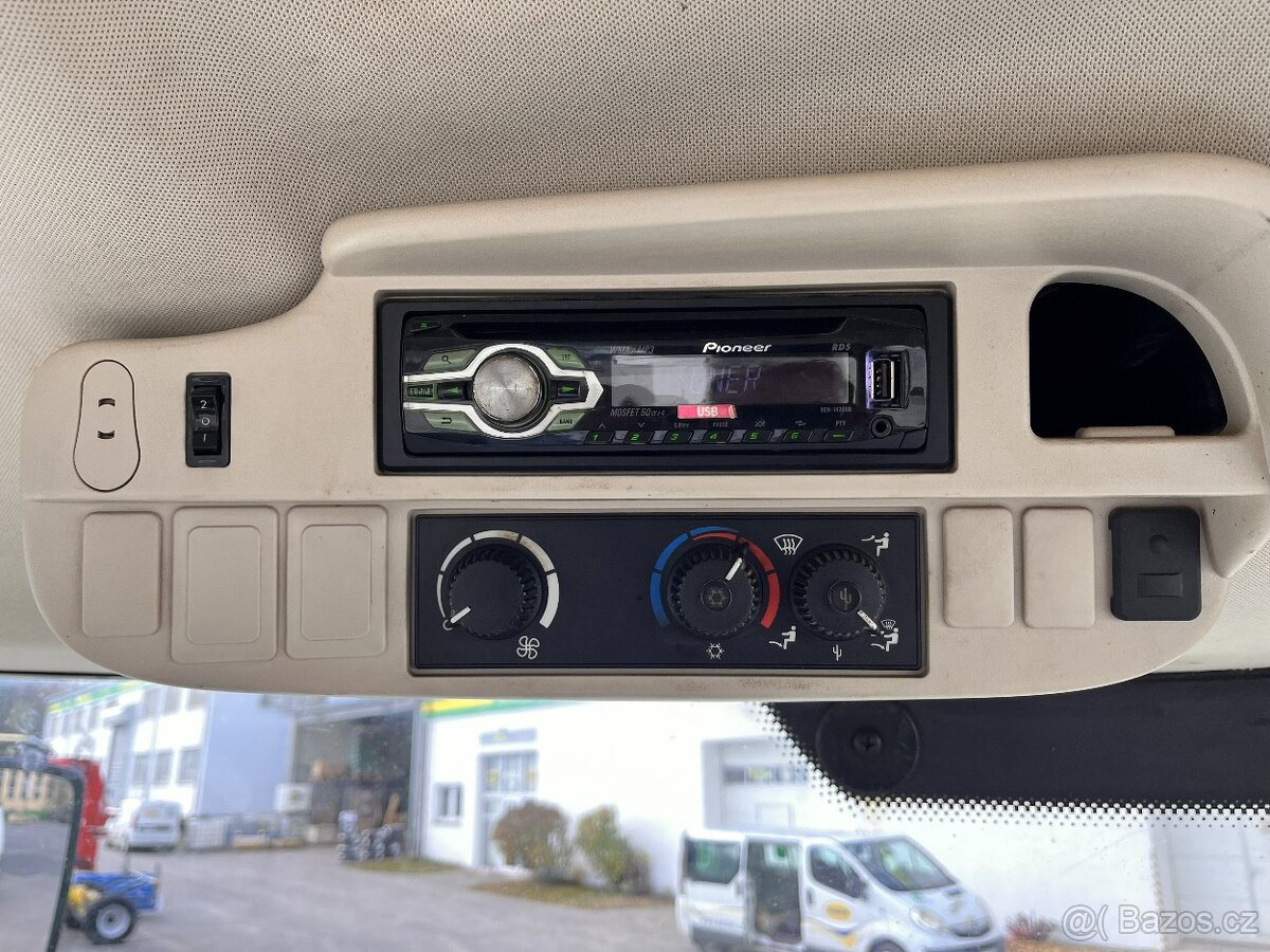 Traktor John Deere 6190R - 3