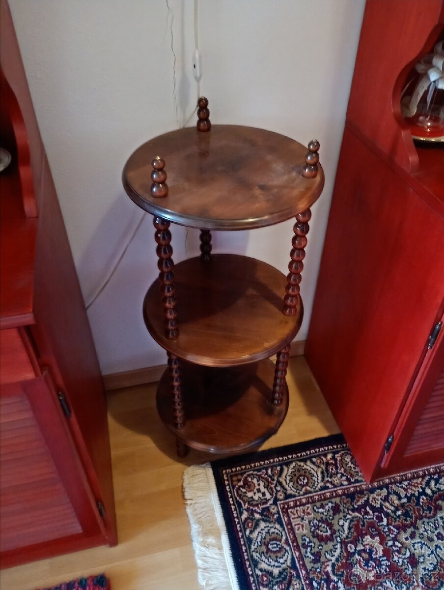 Dřevěný stoleček - polička - 3