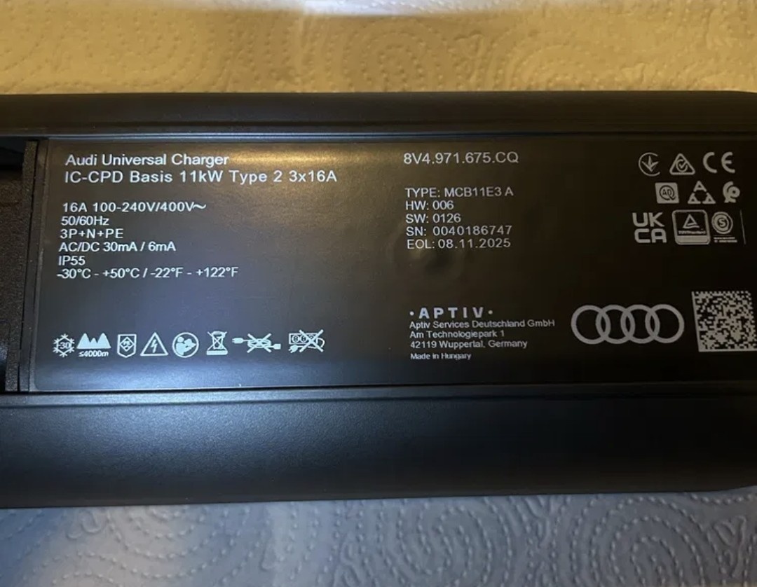 Přenosná nabíječka Audi e-tron 8V4.971.675.CQ - 3