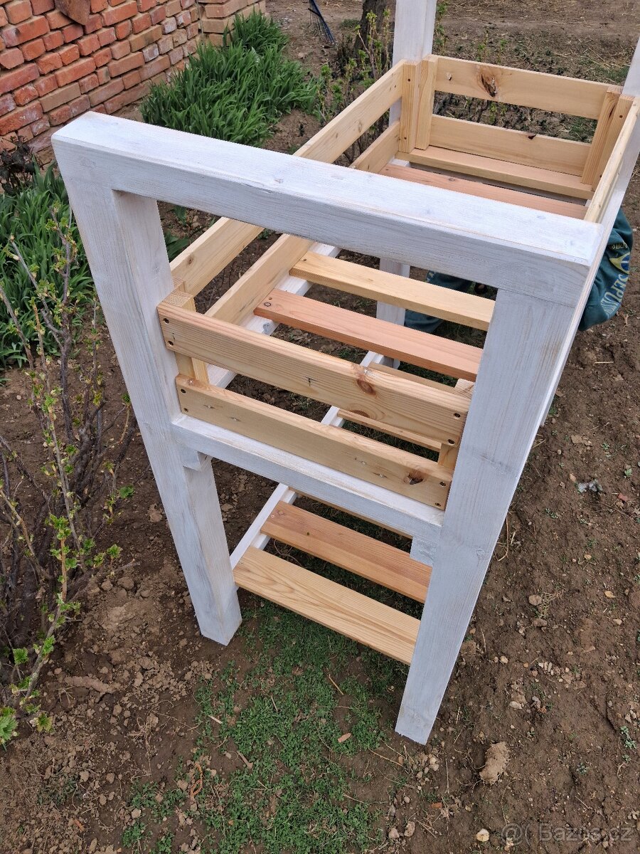 Stojan na truhlíky - 3