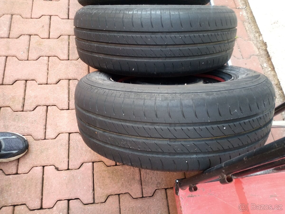 PNEU 215/65/R15 - 3