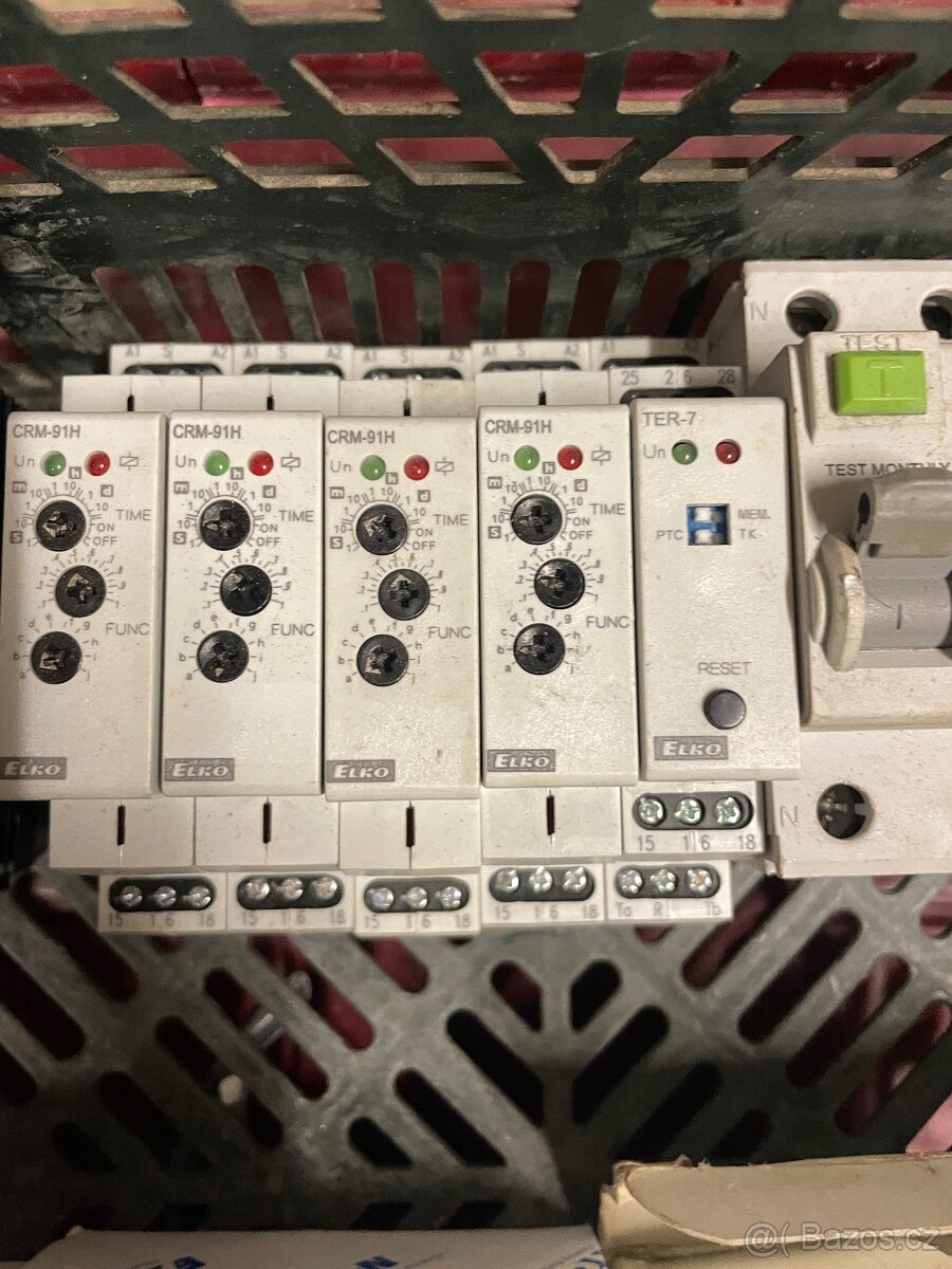 Zbytky jisticu a jineho elektra - 3