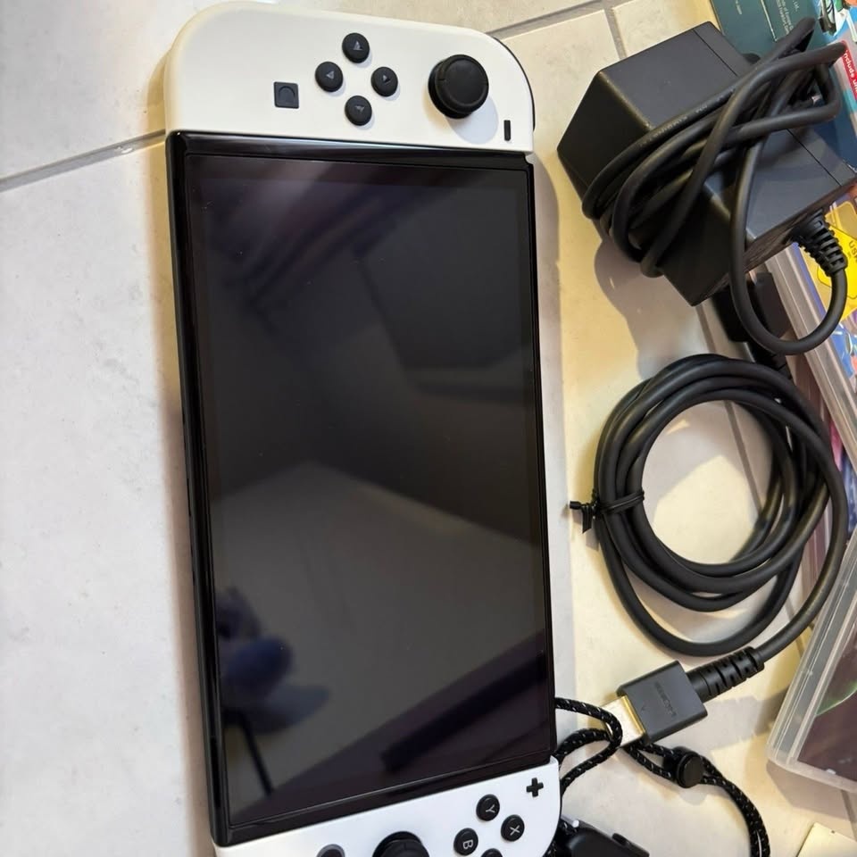 Nintendo Switch OLED - 3