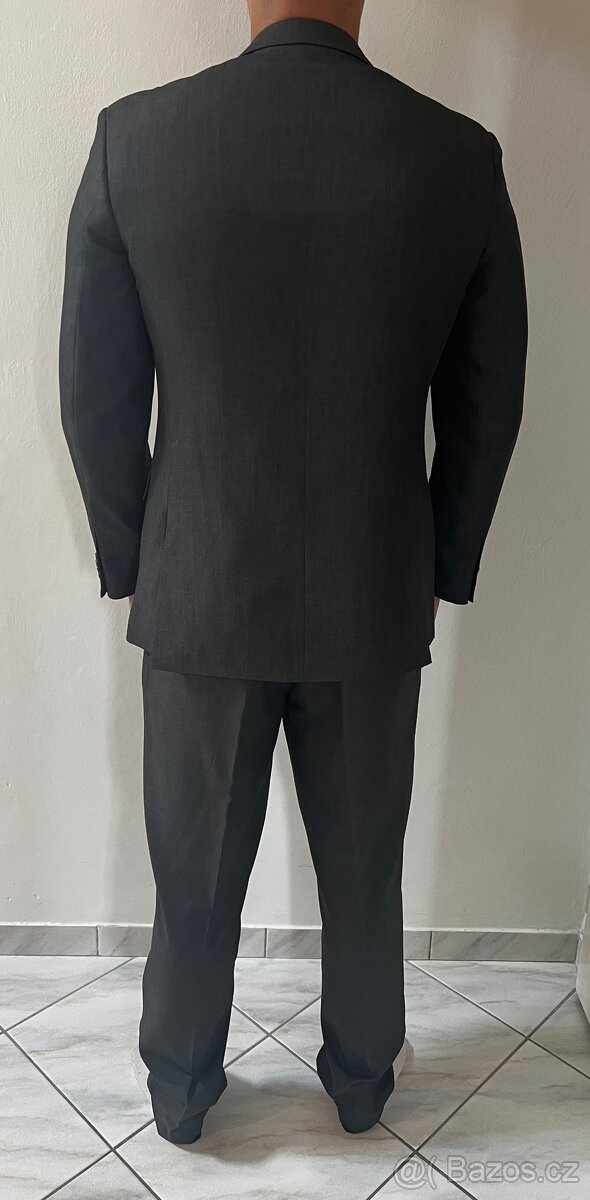 Zánovní panský oblek F&F. - 3
