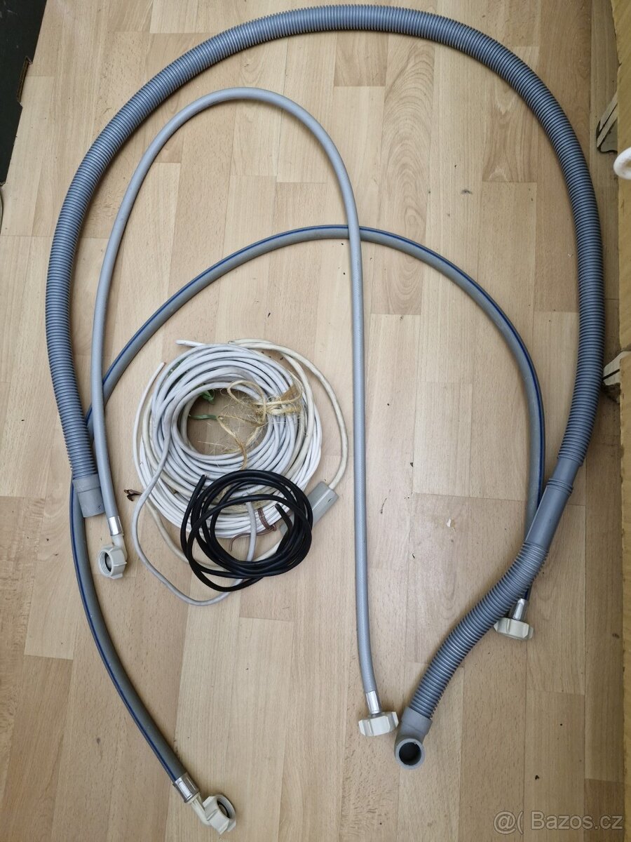 Hadice od pračky + kabely elektro a internet - 3