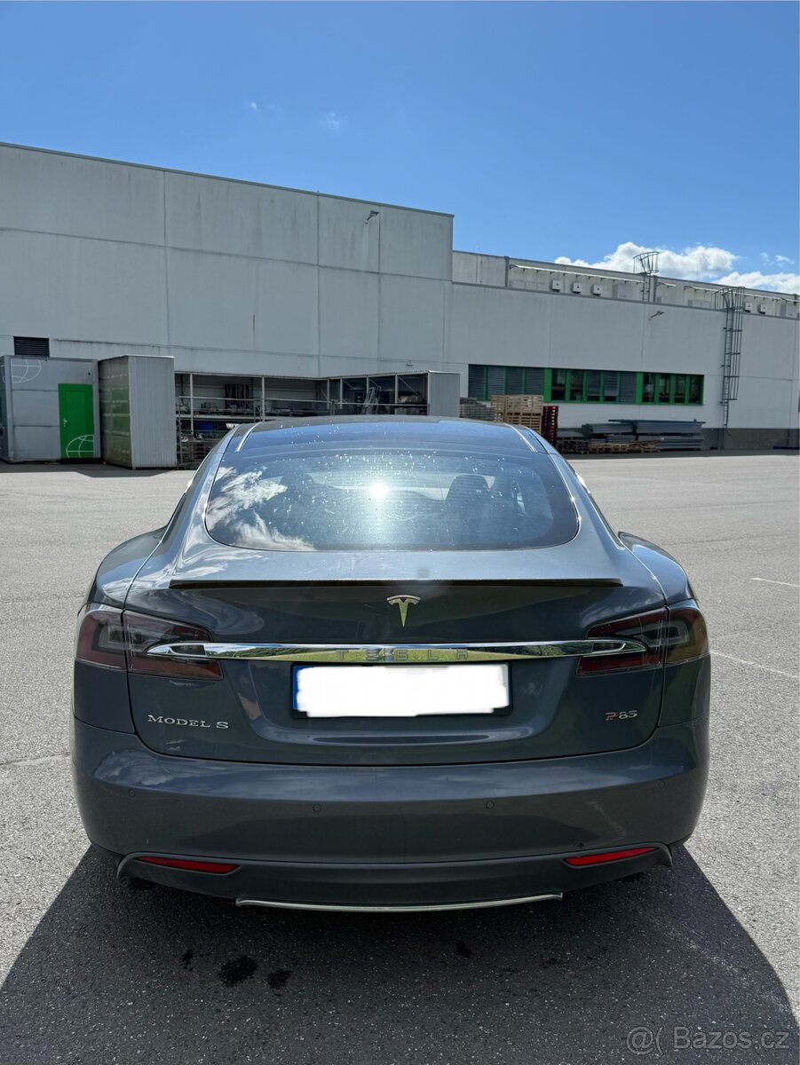 Tesla model S P85 - ZDARMA nabíjení SC01 - 3