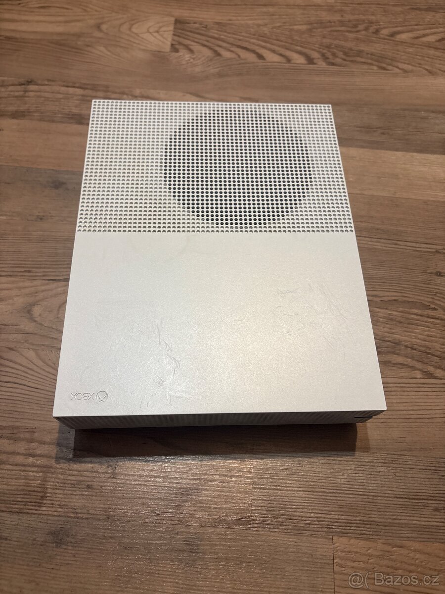 Prodám Xbox one s1 terabajt - 3