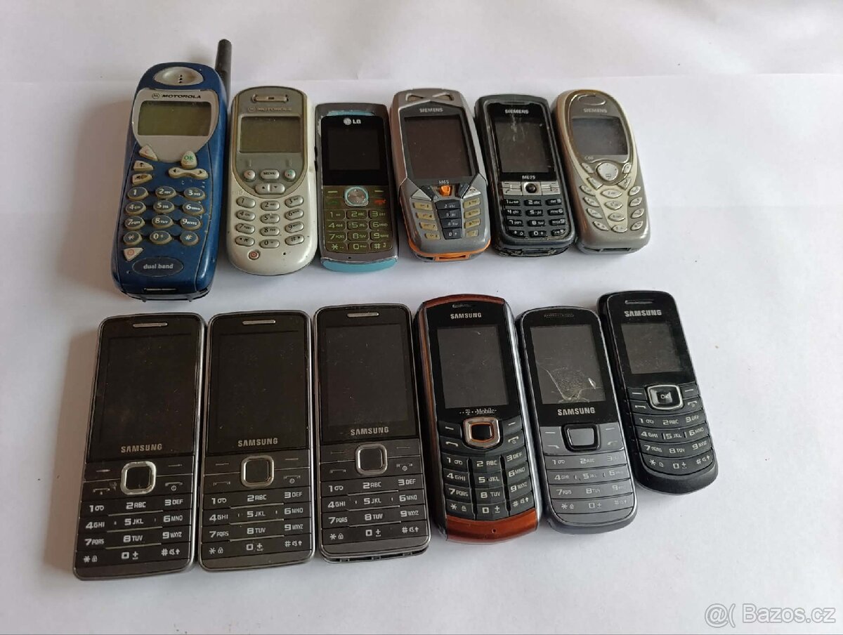 Hodně starých telefonů - 3