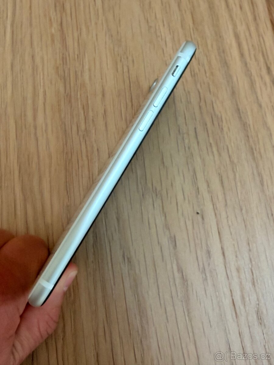 iPhone SE 2. generace (model A2296), 128 GB, bílá barva - 3