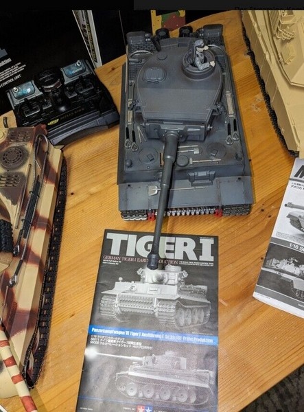 modelářství 3 tanky Tamiya + kolový nakladač Amewi, použité - 3