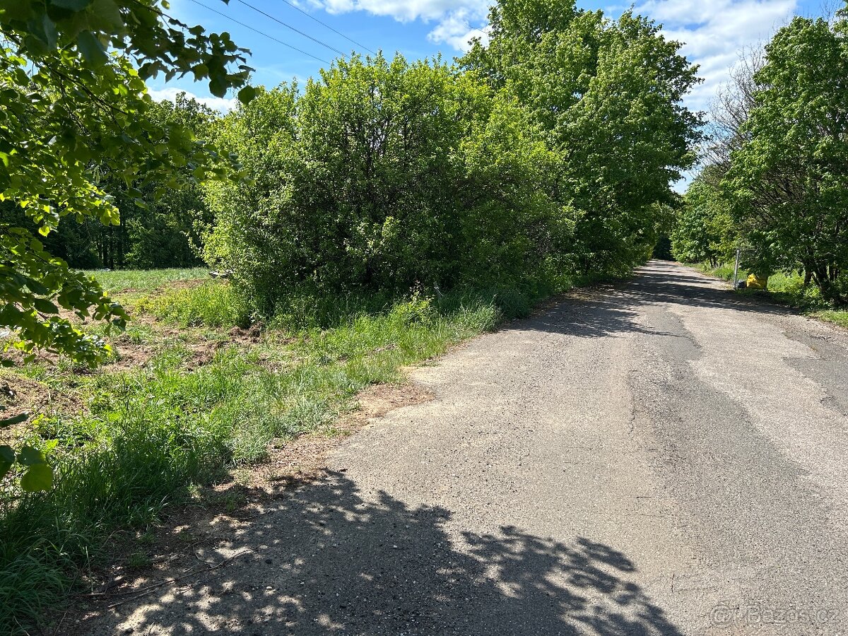 Stavební pozemek 2279m4 - “na samotě “ - 3