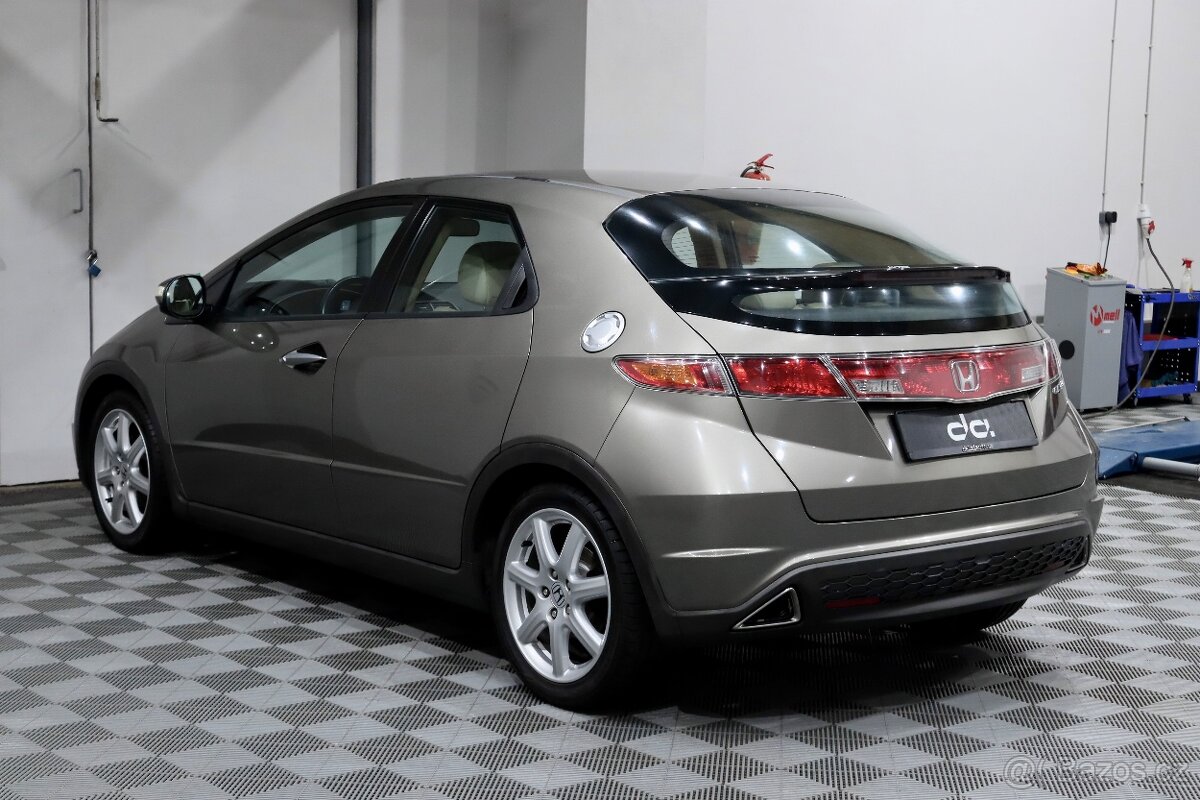 Honda Civic 1.8 i-VTEC 103 kW Sport - 3