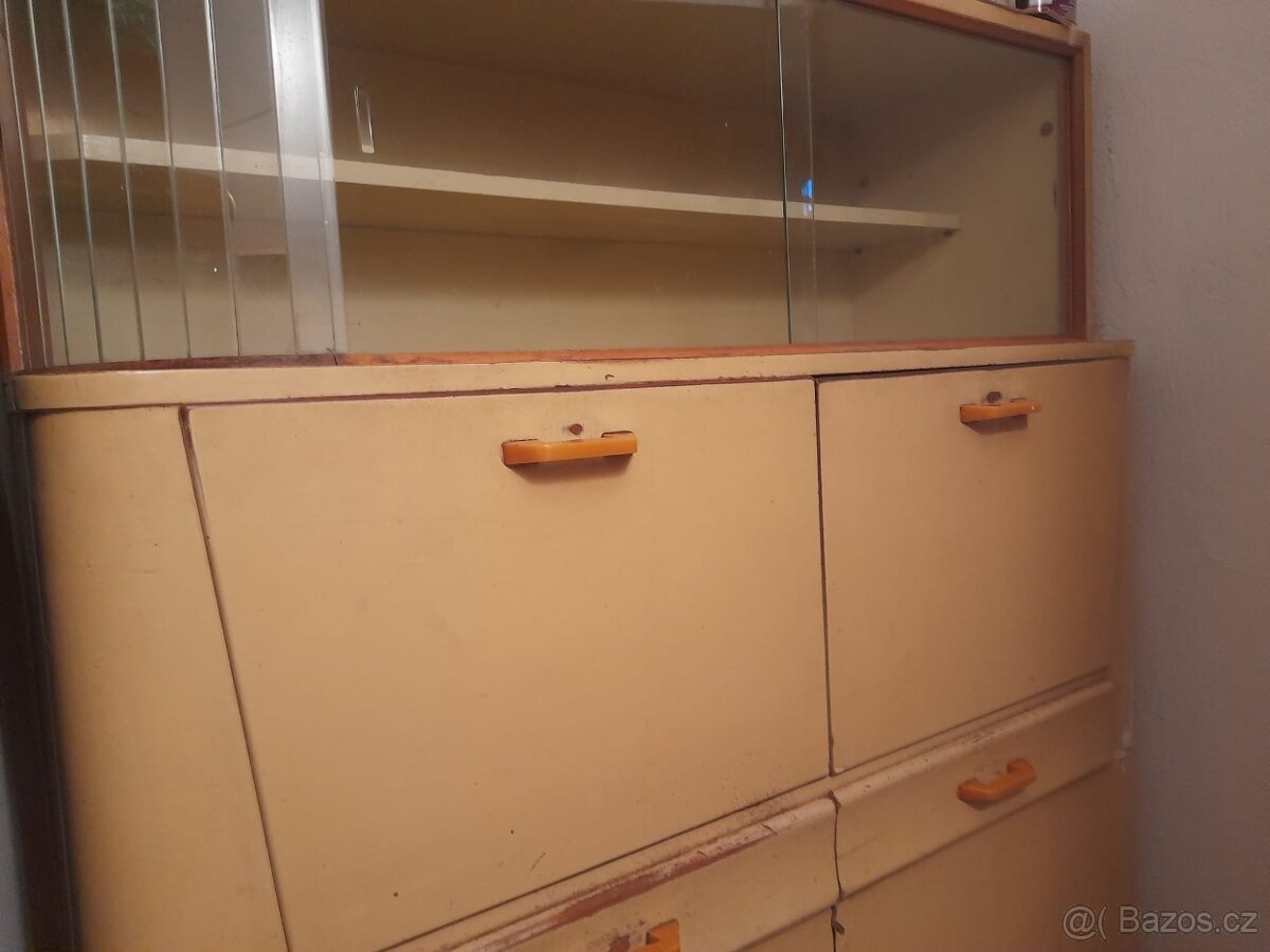 Starožitný kredenc - 3