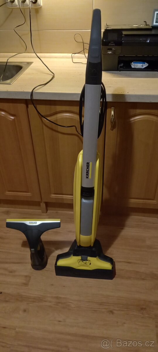 Podlahová myčka Kärcher 5 + čistič oken WV2 - 3