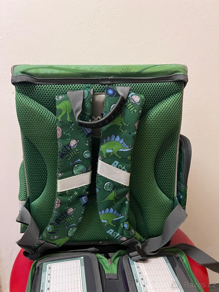Prodám školní batoh s penálem. - 3