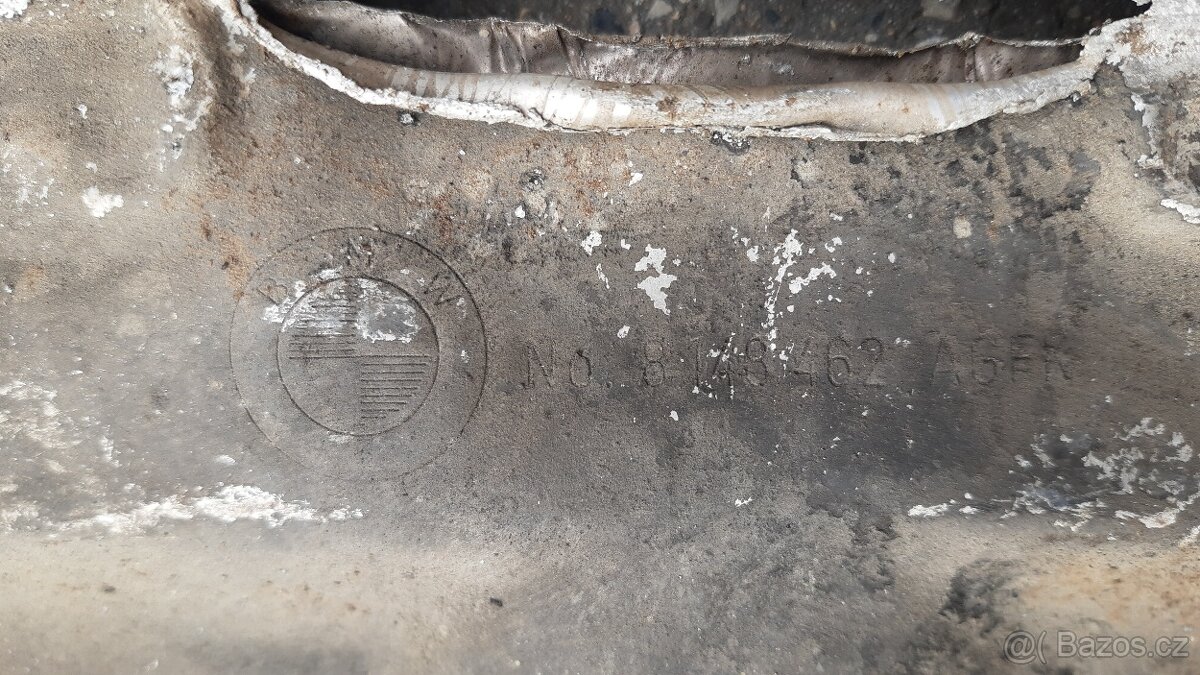 BMW E34 540i štít - 3