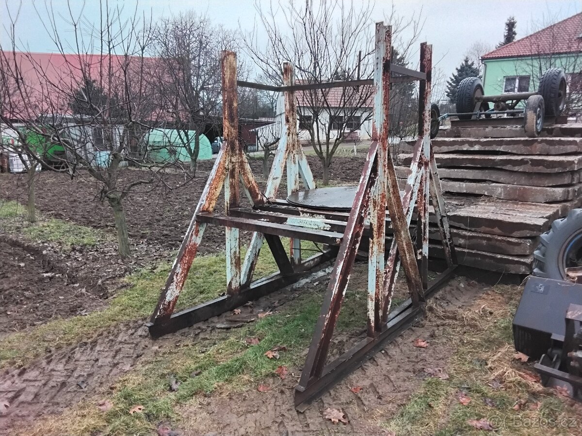 Železné stojany - 3