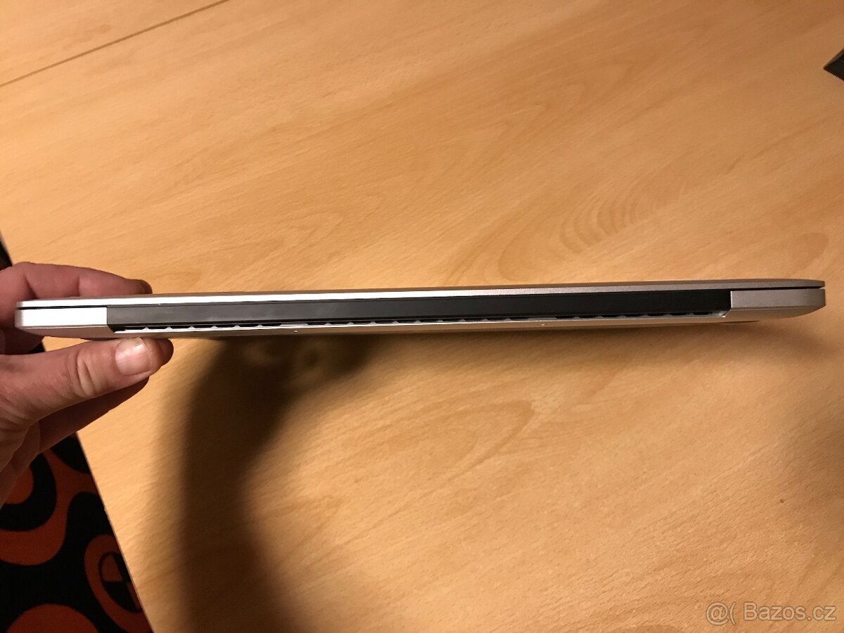 MacBook 13 256GB + pouzdro - 3