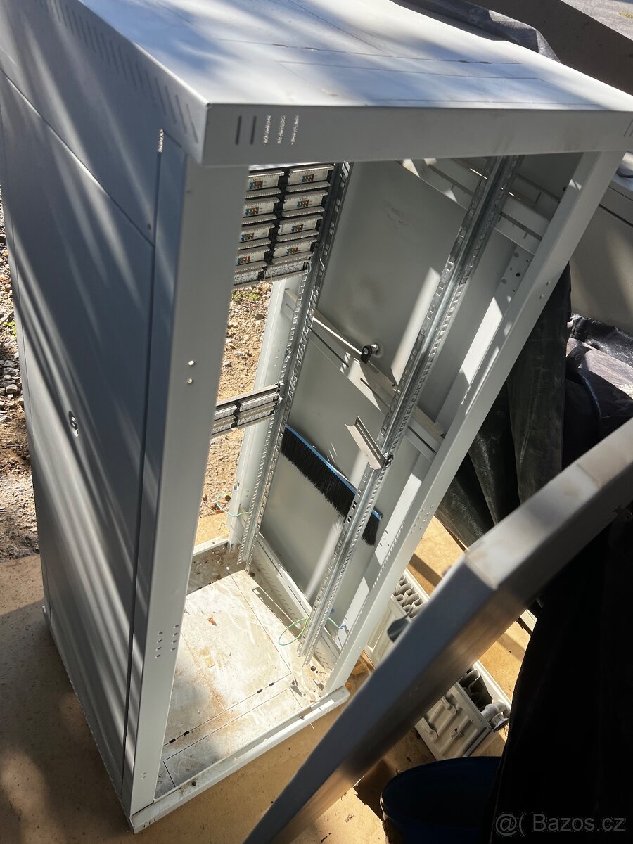 Datový rozvaděč / 19" rack + patch panely zdarma - 3
