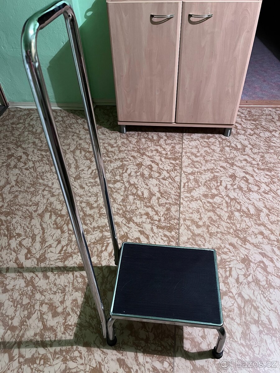Nerezové stupátko s madlem - 3