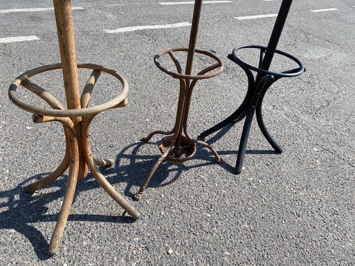 Staré vešáky thonet,ton,jeden litinový - 3