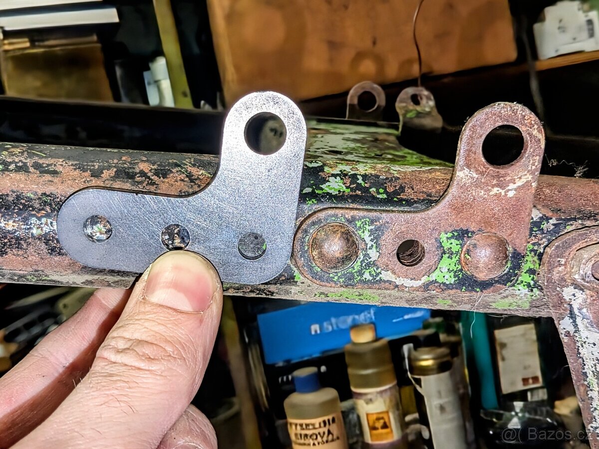 ČZ 250 sport - závěs sedla - 3